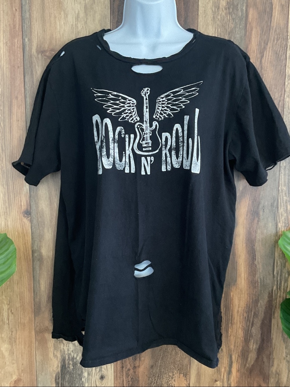 NM Vintage-Inspired Black 'Rock N' Roll' Destroyed Graphic Tee 2X      C221